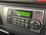 【オートエアコン】一度お好みの温度に設定すれば、車内の温度を検知し風量や温度を自動で調整。暑い&hellip;寒い&hellip;と何度もスイッチ操作をする必要はありません。快適な車内空間には必須の機能ですね♪