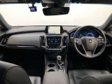 シンプルながら機能性あふれる運転席廻りです。視界性もよく、運転しやすいですよ。