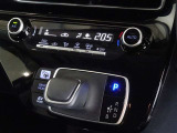 電気式スイッチ採用のエレクトロシフトマチックのシフトレバーです、軽い操作でシフトチェンジができます。