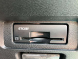 ETC2.0を装備しております。高速道路での渋滞情報取や従来のETCより通行料金がお安くなる場合がございます。