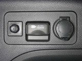 【電源コンセント】非常時やキャンプなどに役立つAC100V/1500Wコンセント付きです。