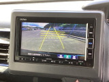 バックモニター付きで、車庫入れやバック時の後方確認をサポート。