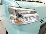 LEDヘッドランプ。消費電力も少なく寿命も長いのがLEDの特徴。HIDのような点灯のタイムラグもなくパッと明るくなるのも特徴です。
