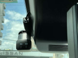 日産オリジナルドライブレコーダー(前後)搭載しております。車室内カメラで車内および車側面を撮影。走行中の幅寄せ対策や後方撮影にも対応しております。