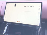 【パークアシスト】縦列駐車や並列駐車時に、車両が自動でステアリング操作を行います。駐車可能なスペースを自動的に検出し、スムーズでストレスのない駐車をサポートします。