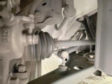 お車を安心してお乗りいただく為には、足回りの定期点検が欠かせません。サービスサポート(有償保証)では無料点検もご提供しており、安心のカーライフをお過ごしいただけるサポート体制が整っています。
