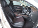 運転席は、10Wayの電動シート仕様になっており、ドライバーの体格に合わせたドライビングポジションを設定可能です。また、頻繁に使うポジションは、メモリー機能で記憶させることが可能です★☆★☆