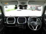 視界が広く運転しやすいインパネデザインです。