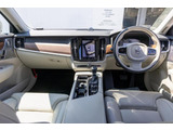 電動でのシート位置調整の他、シートヒーター機能なども装備。長時間の運転も快適にお過ごしいただけます。