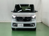 LEDヘッドライトを装備しています。LEDヘッドライトはとても明るく、雨の日や夜間走行も安全・安心です。オートライトコントロール付きで周囲の明るさに応じて自動で点灯・消灯します