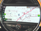 ●純正ナビ:一体感のあるナビは、高級感ある車内を演出してくれます。Bluetooth再生などオーディオ機能も充実しておりますので、運転もより楽しめます♪
