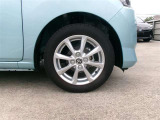 14インチ純正アルミホイール。路面に近いホイール部分は特に目立ちますし、車のイメージも大きく変わりますよ!