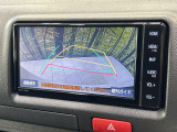 【バックカメラ】駐車時に後方がリアルタイム映像で確認できます。大型商業施設や立体駐車場での駐車時や、夜間のバック時に大活躍!運転スキルに関わらず、今や必須となった装備のひとつです!