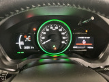 メーターの横に液晶カラーディスプレーを装備。航続可能距離等の情報やHonda SENSINGの注意・警告を表示します!