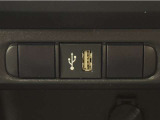 通信用のUSBポートが装備されてます♪