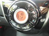 オートエアコンとなりますので車内温度も快適に保てます。