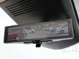 車両後方を映し出します・スマートルームミラー装備です。