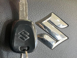 【キーレス】少し離れた場所からでもボタン一つでドアの開錠・施錠ができるのでとっても便利!ドアの鍵穴周りに傷をつけることもありません♪