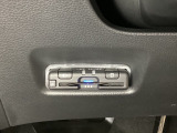 ハンドルの左下にETCがついています。高速道路の料金所の通過も楽々です。 カードの取り出しもしやすい場所についています。
