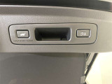 パワーバックドア搭載でバックドアの開閉が指1本♪