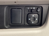 電動格納ミラーを装備しており、車内からワンタッチでミラーの開閉が可能です。