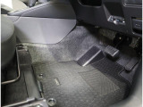 クリーニング済みフロアマット付き☆多少の使用感はありますが、この程度なら許容範囲という方には初期費用が浮いて嬉しいPOINT!