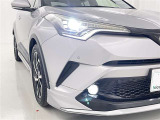 フォグランプ装着車です。暗い夜道の車両前方を明るく照らします
