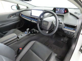 シンプルで使いやすいデザインの運転席です。