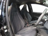 高いホールド性で運転姿勢が安定します。長距離ドライブでも疲れにくいのが魅力です。快適なドライビングライフをお送りください♪