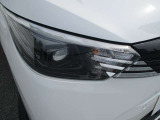明るいLEDヘッドライト採用で夜の運転も安心です。