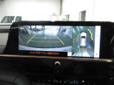 車両を上方から見たような映像をナビ画面に表示するパノラミックビューモニターが付いています。