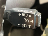 【クルーズコントロール】高速道路もラクラク走行。アクセルを離しても一定速度で走行ができ、長距離運転時の負担を軽減!加速・減速も簡単なスイッチ操作で調整できます。
