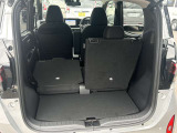 リアシートは左右で分割可倒式を採用しています。乗る人数や荷物に応じてシートを自由にアレンジできます♪