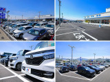 大きなNマークの看板が目印!広々とした駐車場をご用意してお待ちしております。展示場には250台以上のバリエーション豊かな在庫をご用意。メーカー問わず比較していただけます。