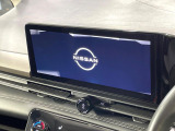 【メーカー純正12型ナビ】インテリアに溶け込むスタイリッシュな「専用設計」メーカーナビを装備♪視認性や操作性など基本性能にも優れ、より上質なカーライフをお楽しみいただけます。