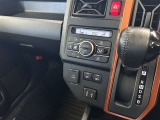 オートエアコンは温度を設定するだけで、自動で風量などを設定してくれます。運転しながら操作も必要ないので、安全性も向上します。