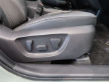 パワーシート搭載。微妙な調整が手軽にでき、ピッタリの最適なポジションで運転することが可能です。