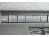 オートマチックハイビームとは、先行車や対向車のライトを認識し、ハイビームとロービームを自動で切り替える機能です。夜道の視界を確保します。詳細は販売店スタッフまでおたずねください。