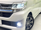 【LEDヘッドライト】悪天候や夜間走行時も良好な視界を確保し安心して運転できる高輝度LEDヘッドライトを装備!点灯速度が早く、消費電力も抑えられています。