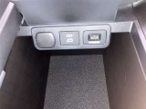 【HDMI入力端子】車内エンタメがより充実♪例えば、出先で撮影したデジカメ動画を帰り路の車内で早速&hellip;や、スマホの動画アプリをみんなで&hellip;etc♪車載のモニターで楽しめる映像系コンテンツが一挙に増えます☆