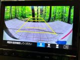 【バックカメラ】駐車時に後方がリアルタイム映像で確認できます。大型商業施設や立体駐車場での駐車時や、夜間のバック時に大活躍!運転スキルに関わらず、今や必須となった装備のひとつです!