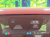 【スマートブレーキサポート】走行中に前方の車両等を認識し、衝突しそうな時は警報とブレーキで衝突回避と被害軽減をアシスト。より安全にドライブをお楽しみいただけます。