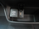 便利な充電用USBジャックと12V電源ソケットを設置しております。周辺機器の充電にご利用頂けます☆