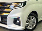 【LEDヘッドライト】悪天候や夜間走行時も良好な視界を確保し安心して運転できる高輝度LEDヘッドライトを装備!点灯速度が早く、消費電力も抑えられています。