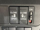 【両側パワースライドドア】スマートキーや運転席のスイッチで後席両側スライドドアの開閉が可能♪電動だから力を入れてドアを開ける必要が無く、小さなお子様でも簡単に開け閉めでき快適です♪