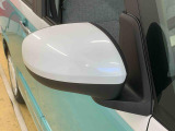 最も気になる室内は、特にこだわってクリーニングしております。マットやシートだけではなく、エアコンの吹き出し口やドアノブの隙間など、様々なブラシや道具を使い分けて、隅々までクリーニングしております。