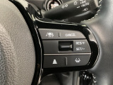 【アダプティブ・クルーズ・コントロール】予め設定した車速内でクルマが自動的に加減速。 前走車との適切な車間距離を維持しながら追従走行し、高速道路でのドライバーの疲労を軽減してくれる嬉しい機能付♪