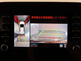 パノラミックビューモニター付きです。車両を上から見たような映像をモニター画面に表示。運転席からの目視では見にくい、車両周辺の状況をリアルタイムでしっかり確認できます。