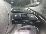 【レーダークルーズコントロール】前方の車両の距離を検知しながら速度を一定に保つ機能です。前方の車両の距離を感知して車間を保つ機能も備わっているので、高速道路の運転も楽々です!