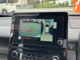 パノラミックビューモニターで、後方と全体を確認しながら安心して駐車することができます。